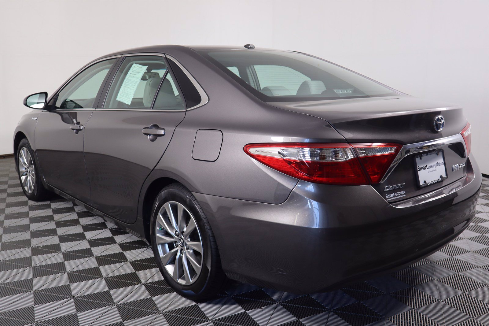 Pre-owned 2016 Toyota Camry Hybrid Xle 4dr Car In Davenport #v6855a 